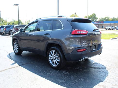 Used 2018 Jeep Cherokee Limited AWD/4WD image 7
