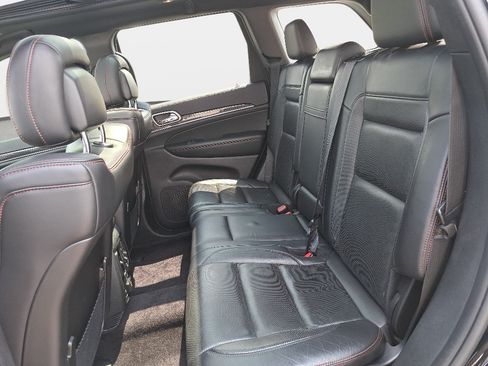 Used 2018 Jeep Grand Cherokee Trailhawk w/ Trailhawk Luxury Group AWD/4WD image 13
