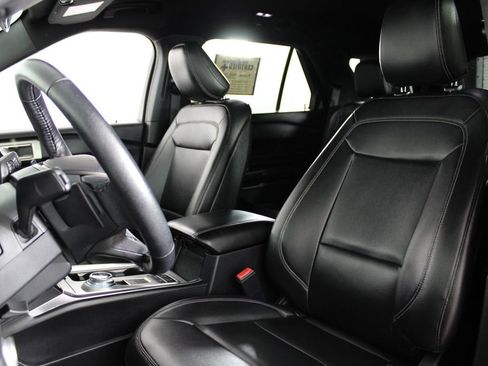 Used 2020 Ford Explorer XLT w/ Equipment Group 202A image 18