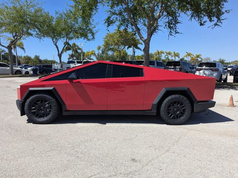 Used 2024 Tesla Cybertruck AWD Crew Cab image 6