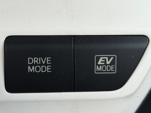 Certified 2018 Toyota Prius Three FWD image 36