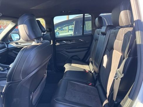 Used 2023 Jeep Grand Cherokee Altitude image 19