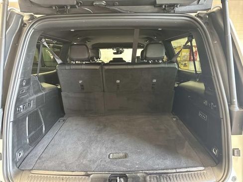 Used 2024 Jeep Wagoneer L Series II w/ Flexible Seating Group AWD/4WD image 18