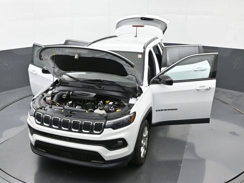 Used 2023 Jeep Compass Latitude AWD/4WD image 46