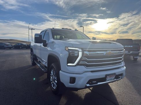 Used 2024 Chevrolet Silverado 3500 High Country w/ High Country Premium Package image 3