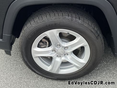 Used 2023 Jeep Compass Sport image 13