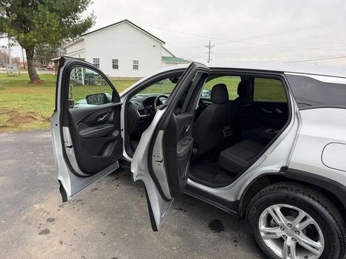 Used 2022 GMC Terrain SLE image 32