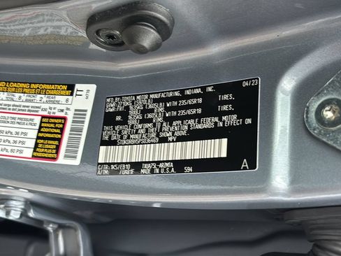 Used 2023 Toyota Highlander XLE AWD/4WD image 37