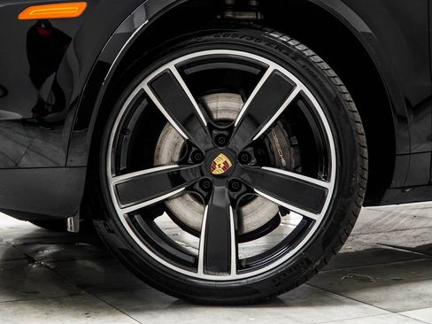 Used 2023 Porsche Cayenne Platinum Edition AWD/4WD image 6