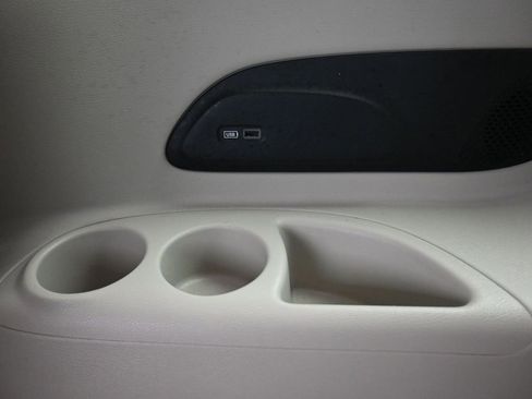 Used 2020 Chrysler Pacifica Limited w/ Advanced Safetytec Group image 47