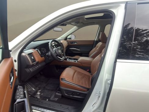 Used 2022 Nissan Pathfinder Platinum w/ Cargo Package image 14