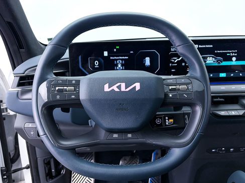 Used 2024 Kia EV9 GT-Line AWD/4WD image 33