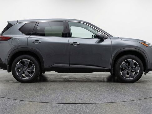 Used 2025 Nissan Rogue SV image 11