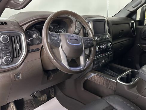 Used 2022 GMC Sierra 3500 Denali w/ Denali Ultimate Package image 2