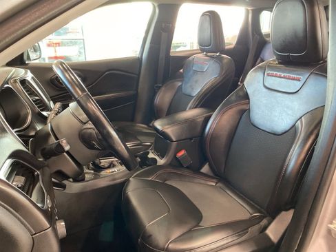 Used 2020 Jeep Cherokee Trailhawk w/ Comfort & Convenience Group image 11