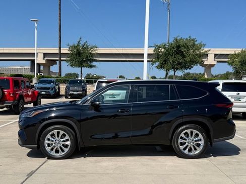 Used 2024 Toyota Highlander Limited AWD/4WD image 7