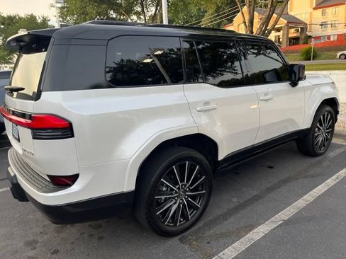 Used 2024 Lexus GX 550 w/ Accessory Package (Z1) AWD/4WD image 3