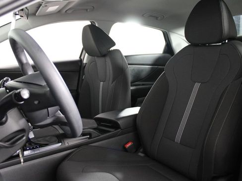 Used 2026 Hyundai Elantra SE image 19