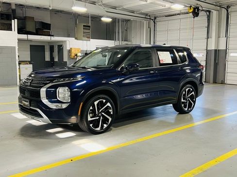 Used 2024 Mitsubishi Outlander SE image 16