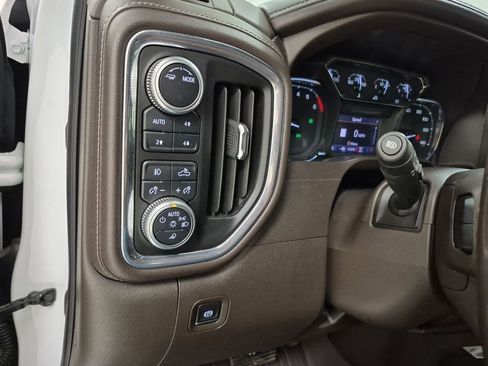 Used 2020 GMC Sierra 1500 SLT image 18