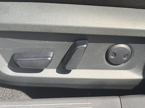 Used 2025 Nissan Rogue SV FWD image 19