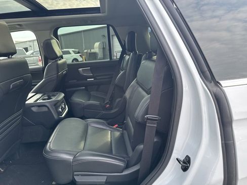 Used 2025 Ford Expedition Platinum image 10