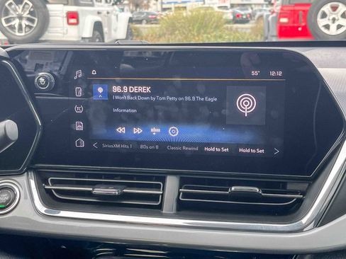 Certified 2025 Chevrolet Trax LT w/ LT Convenience Package image 17