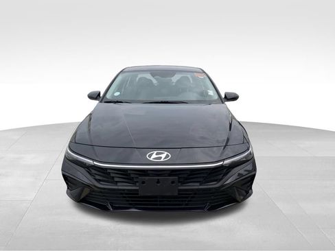 Used 2024 Hyundai Elantra SEL FWD image 3