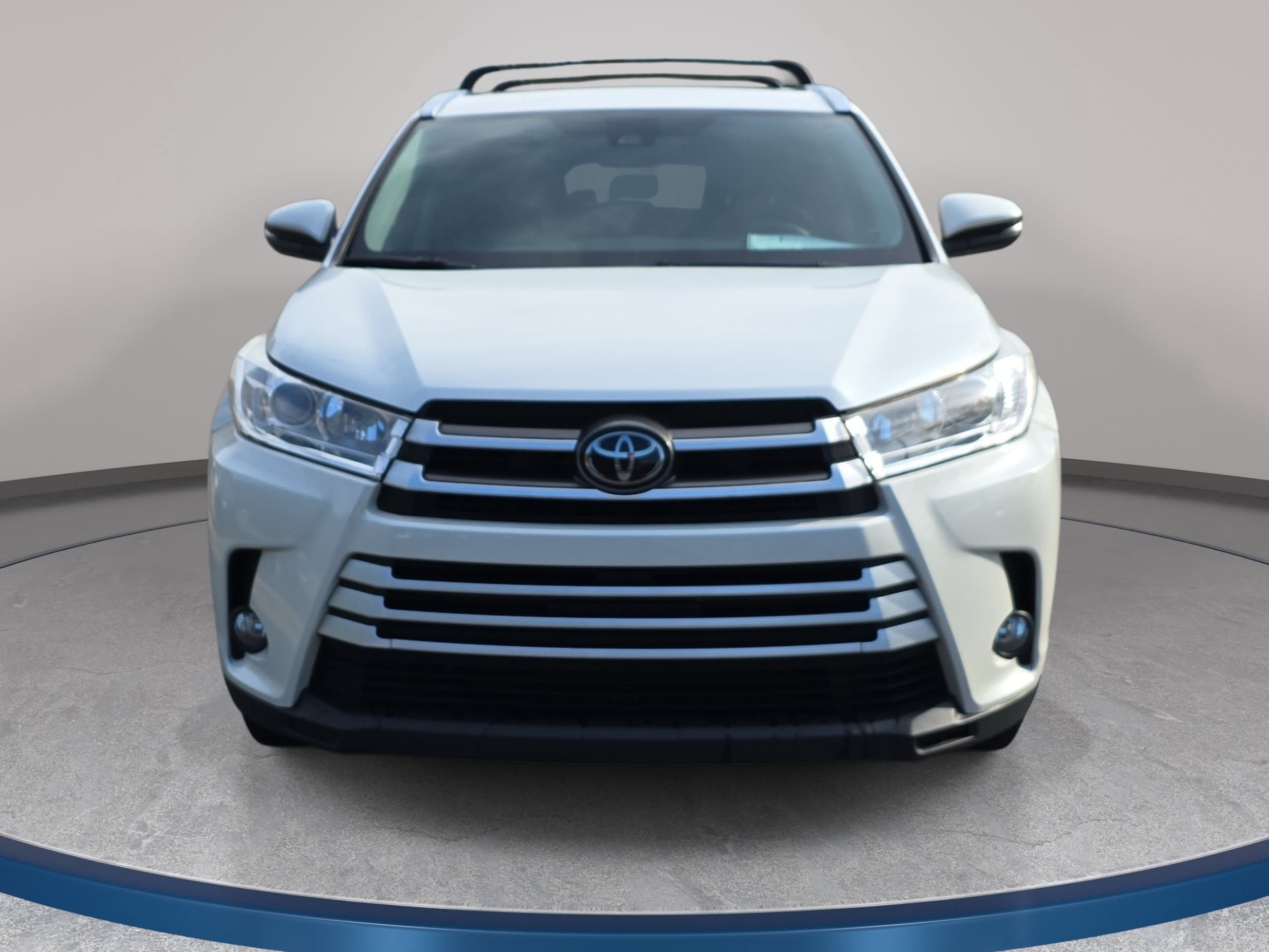 Used 2017 Toyota Highlander XLE AWD/4WD image 2