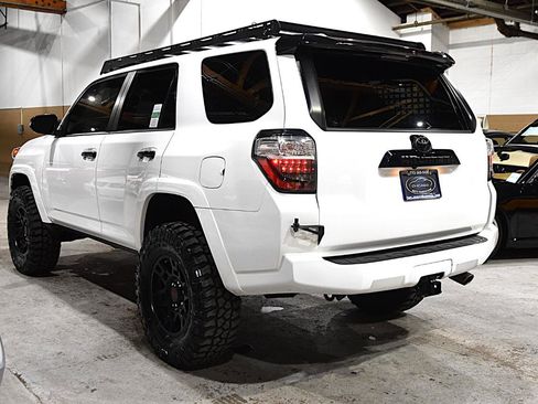 Used 2021 Toyota 4Runner Venture w/ Moonroof Package AWD/4WD image 17
