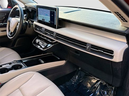 Used 2025 Lincoln Corsair AWD w/ Equipment Group 101A image 28