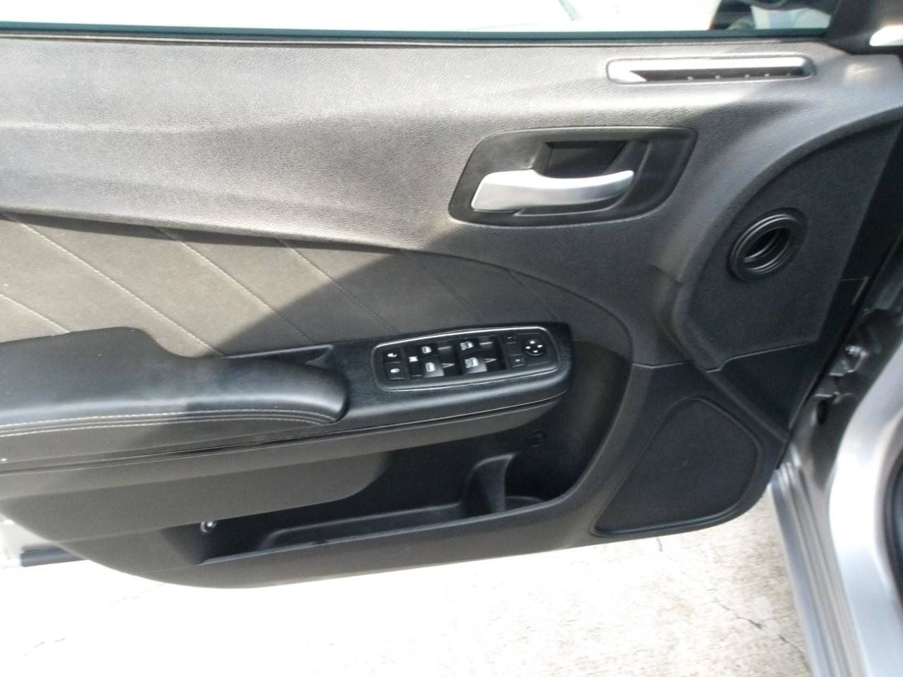 Used 2016 Dodge Charger SXT w/ Blacktop Package RWD image 17