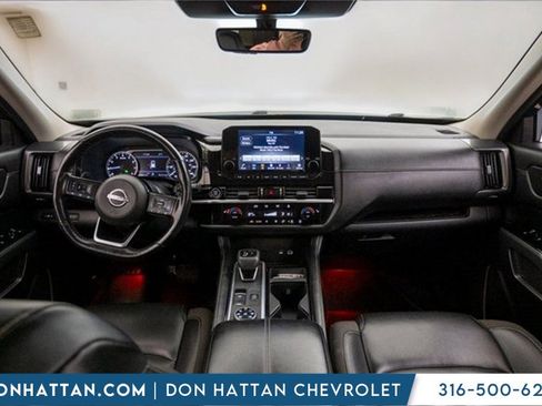 Used 2023 Nissan Pathfinder SL image 3