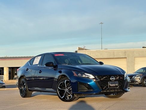 Certified 2024 Nissan Altima 2.5 SR w/ SR Premium Package image 2