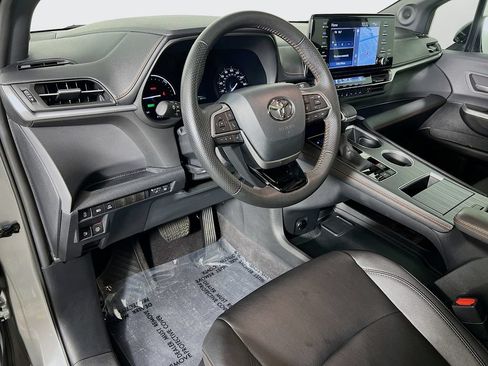 Used 2023 Toyota Sienna XSE w/ XSE Plus Package AWD/4WD image 9