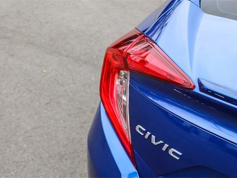 Used 2018 Honda Civic Touring image 8