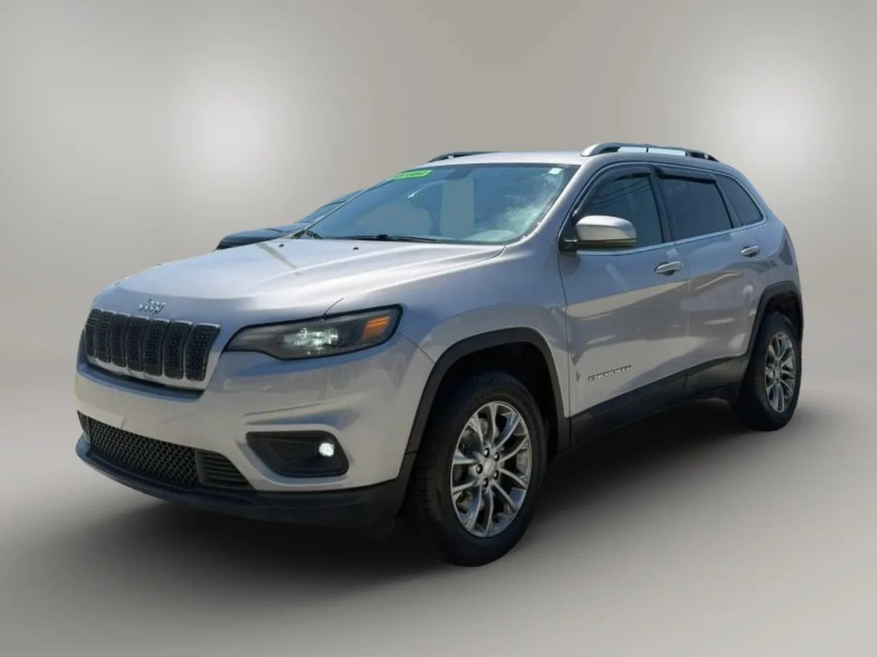 Used 2019 Jeep Cherokee Latitude Plus w/ Cold Weather Group AWD/4WD image 3