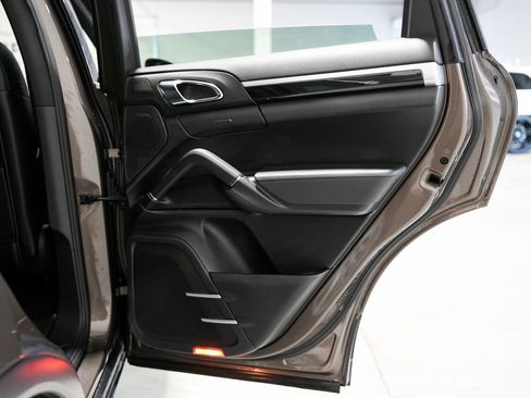 Used 2012 Porsche Cayenne image 37
