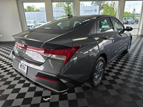 New 2026 Hyundai Elantra Hybrid FWD image 3