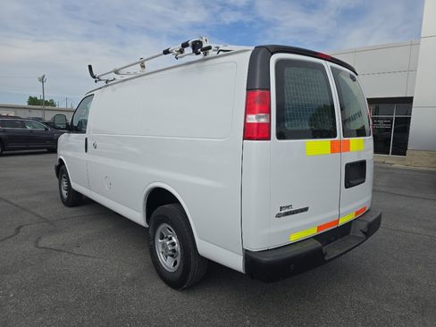 Used 2017 Chevrolet Express 2500 RWD image 8