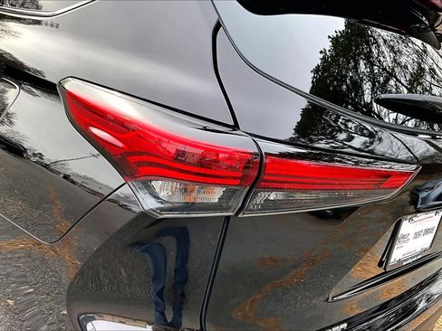 Certified 2022 Toyota Highlander XLE image 29