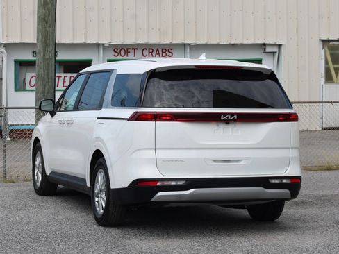 Used 2023 Kia Carnival LX FWD image 6