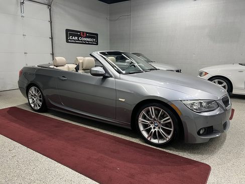 Used 2013 BMW 335i Convertible image 12