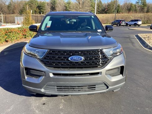 Used 2022 Ford Explorer XLT image 4