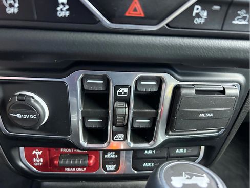 Used 2024 Jeep Wrangler Unlimited Rubicon AWD/4WD image 32