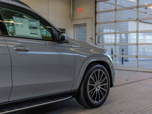 Used 2026 Mercedes-Benz GLS 450 4MATIC image 30