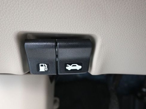 Used 2017 Nissan Rogue SL w/ SL Premium Package image 33