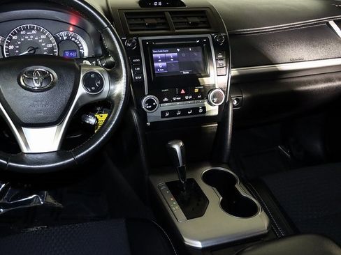 Used 2014 Toyota Camry SE image 15