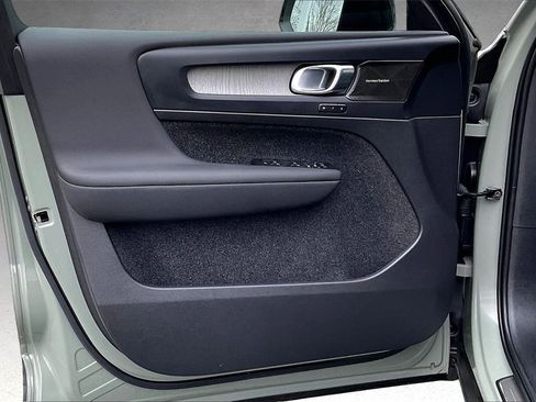 Certified 2024 Volvo XC40 B5 Plus w/ Climate Package image 20