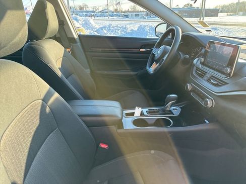 Used 2024 Nissan Altima 2.5 SV image 30
